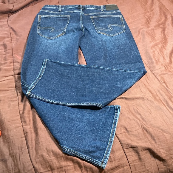 Men’s Dark Blue Colored Jean with a Bootcut Leg By silver Jeans Co. Brand.  EUC! - Picture 14 of 16